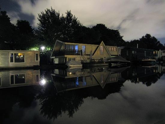 Imagen 2 de Houseboat under the Mill