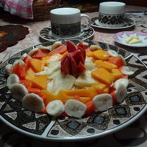 Delicioso desayuno con frutas
