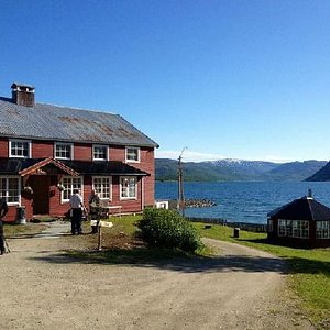 View over the sanitairy building, grillhouse and the fjord