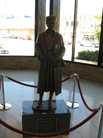 Rosa Parks Statue image