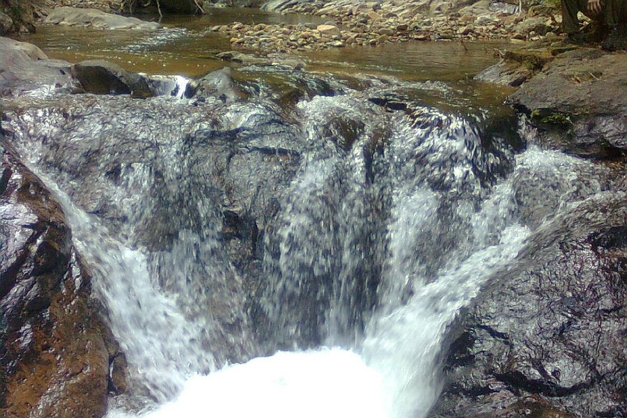 Sungai Yong Waterfalls image