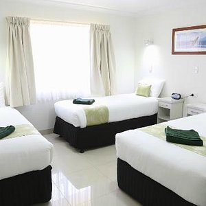 Suite 2nd Bedroom - 3 King Single Beds