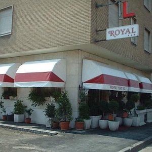 Facciata dell'hotel Royal ad Alessandria
