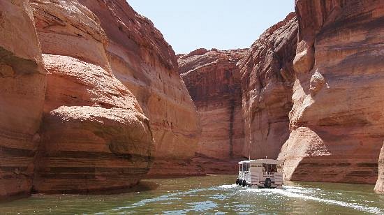 boat tour on lake powell