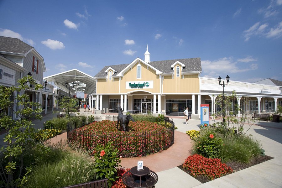 Tanger Outlets Pittsburgh image