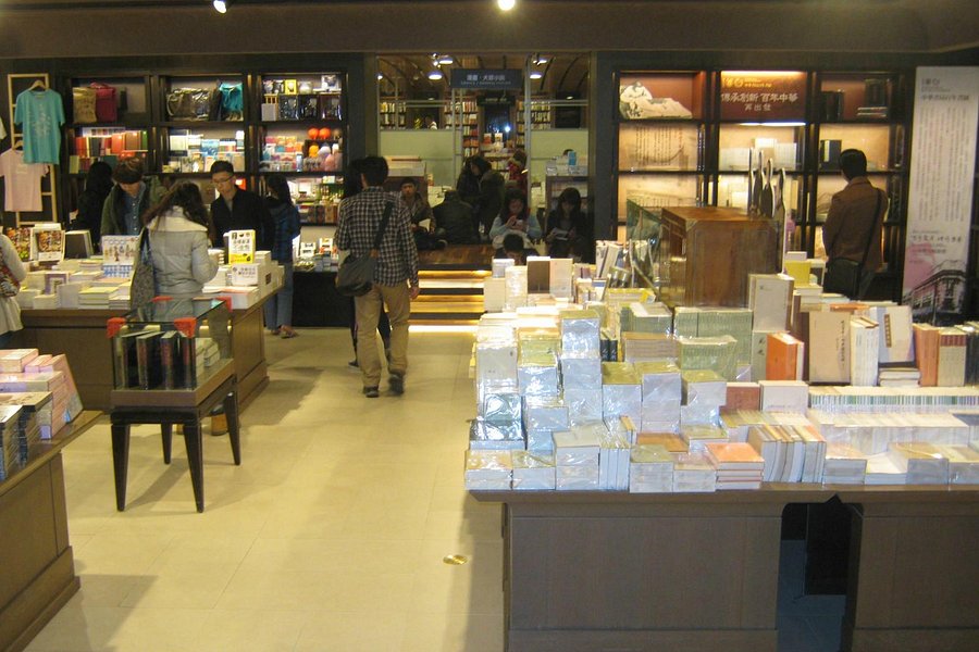 Eslite Bookstore Dunhua image