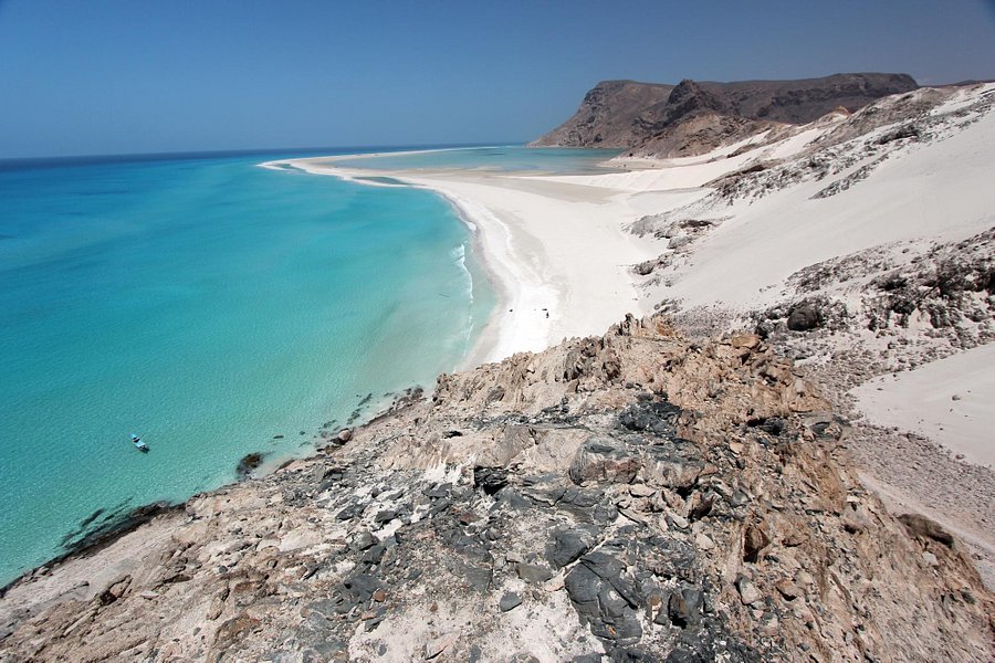 Qalansiyah Beach image