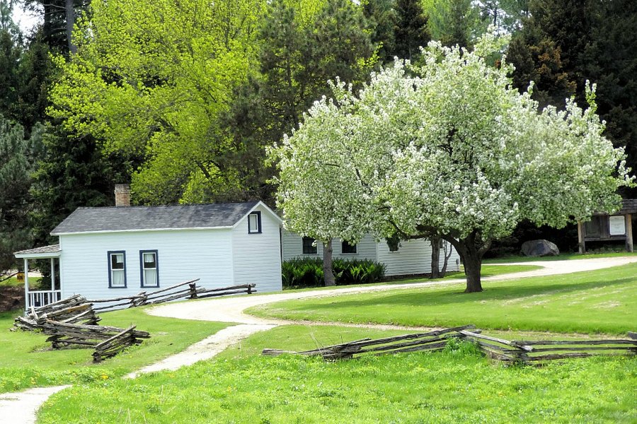 Pinecrest Historical Village image