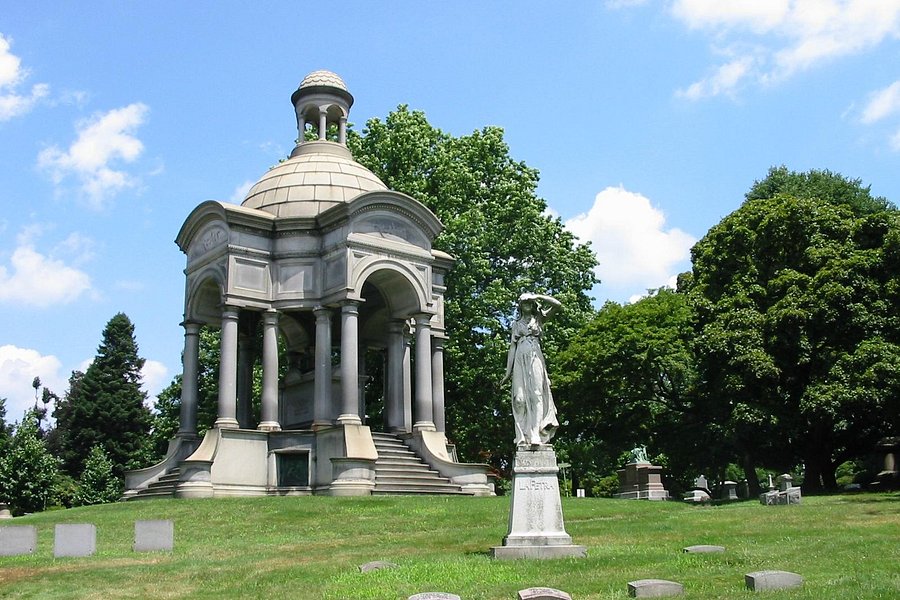 Woodlawn Cemetery image