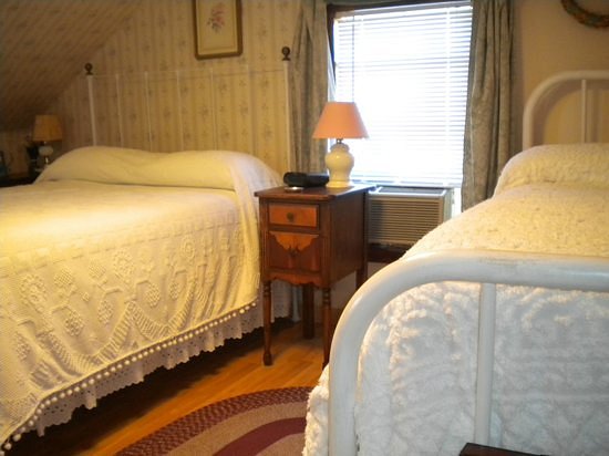 Things To Do in The Roz Bed & Breakfast, Restaurants in The Roz Bed & Breakfast