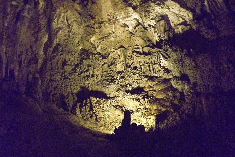 Ngarua Caves image