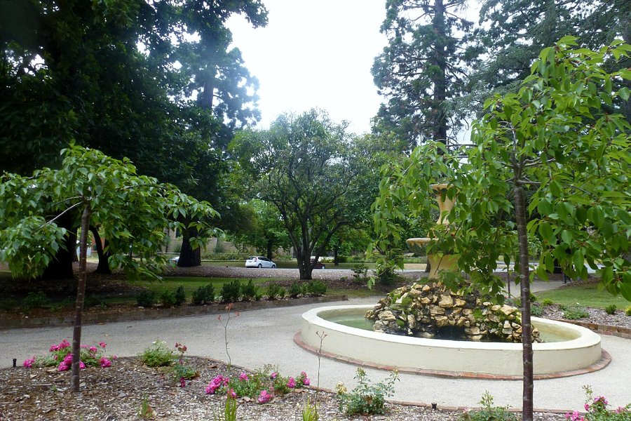 Town Hall Gardens image