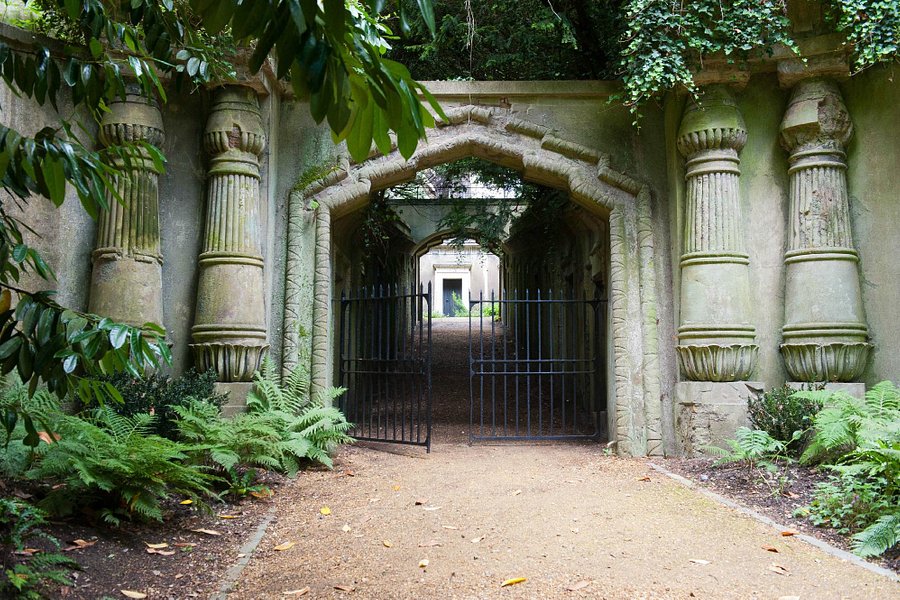 Highgate Cemetery image