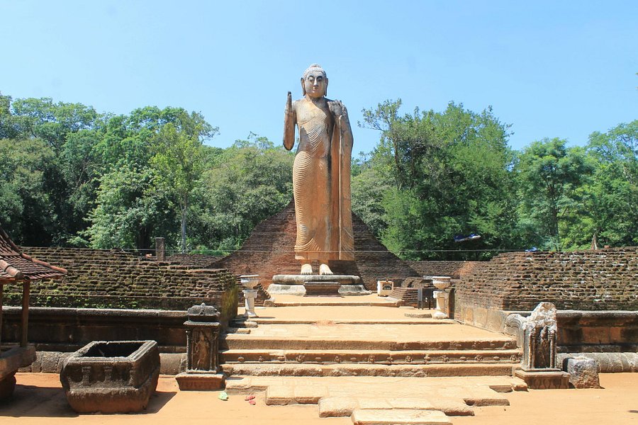 Maligawila Buddha Statue image