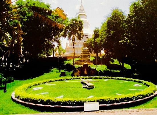 Wat Phnom image
