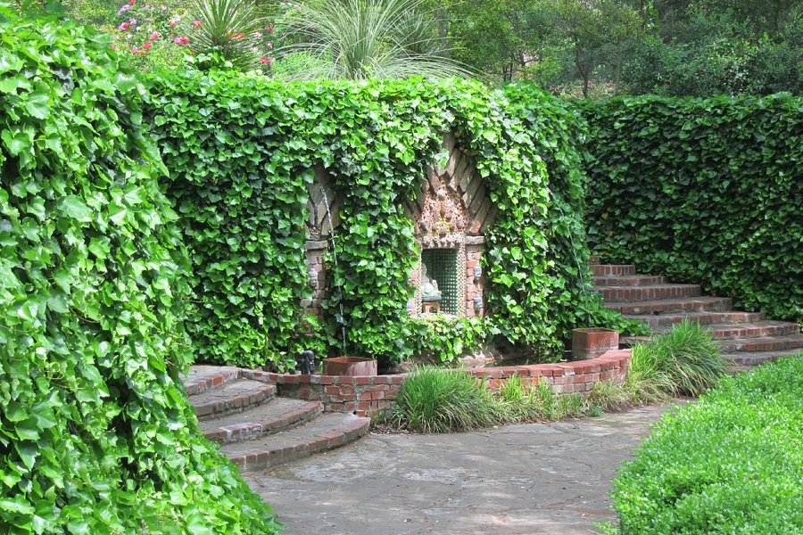 Chandor Gardens image