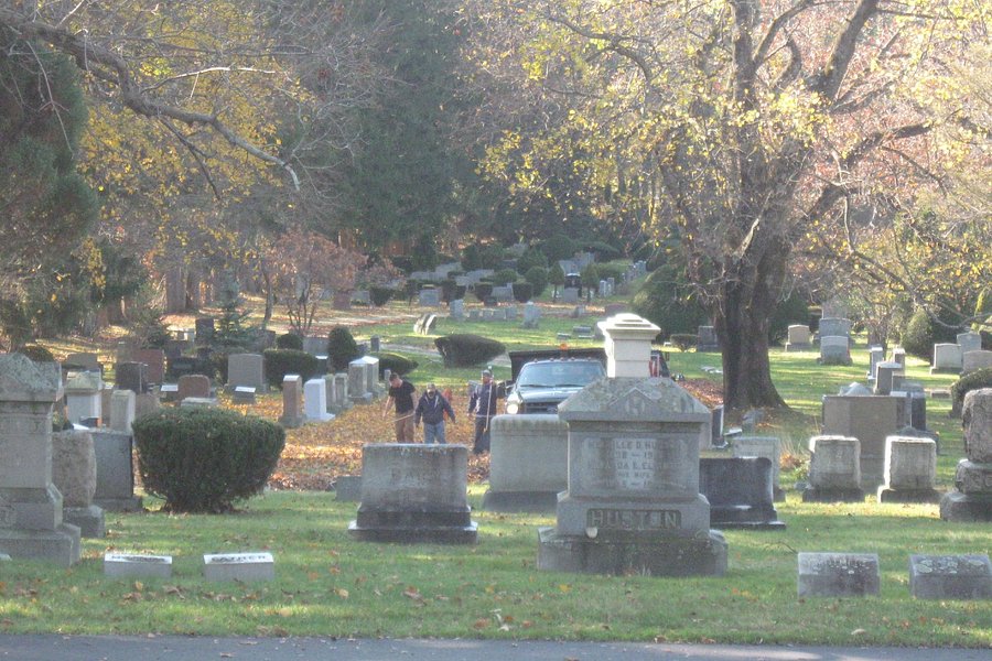 Evergreen Cemetery image