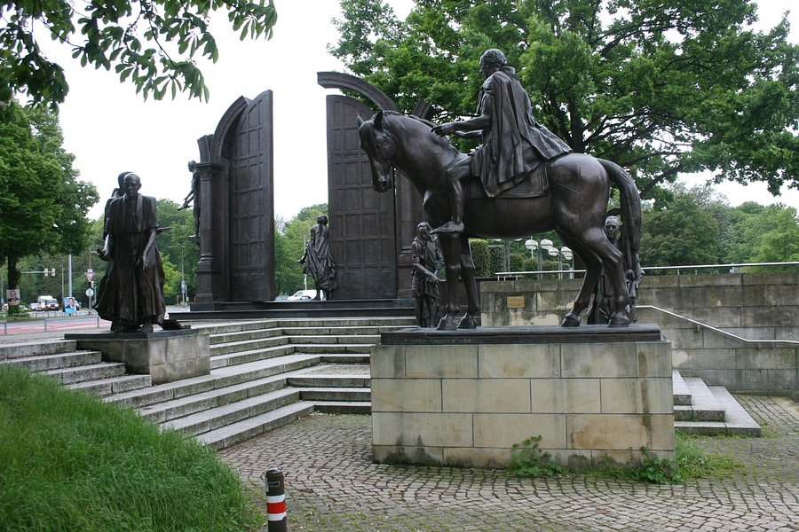 Monument Göttingen Sieben image