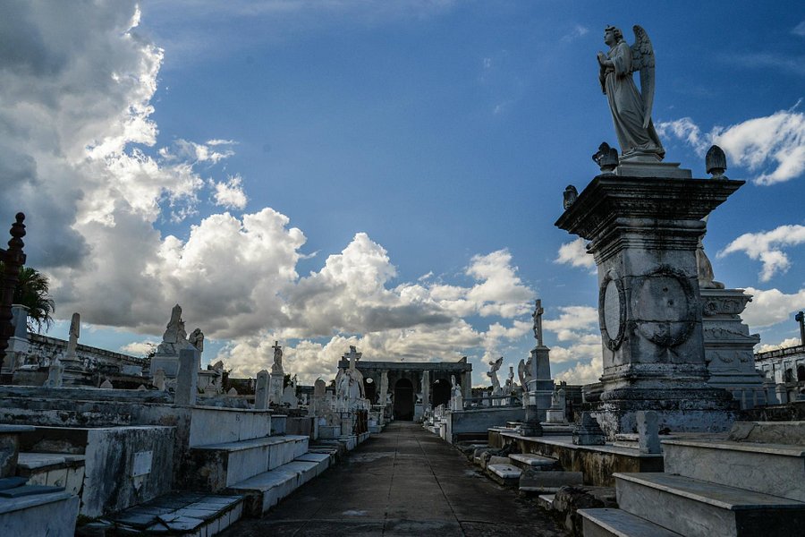 Cementerio la Reina image