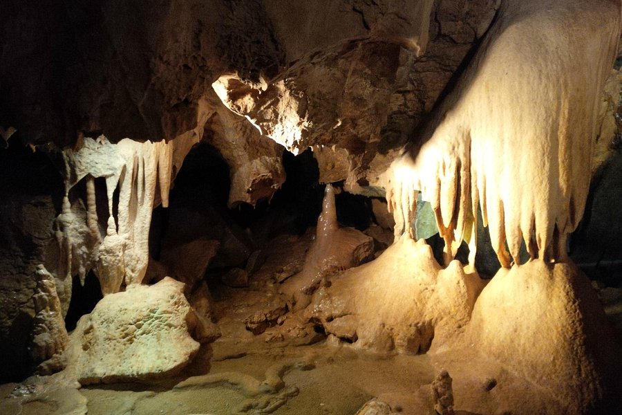 Jeskyne Na Pomezi image