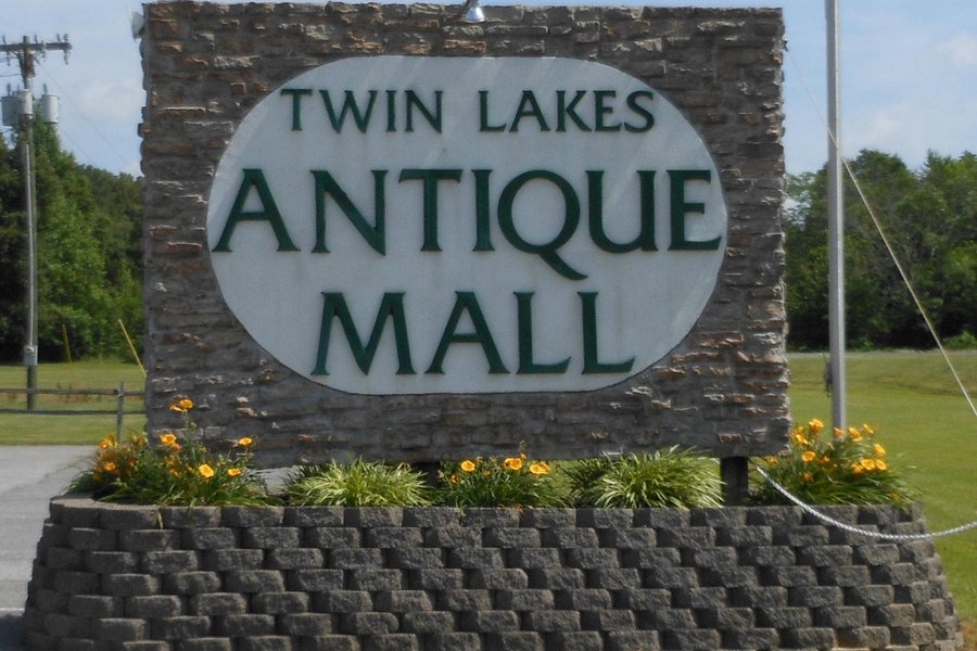 Twin Lakes Antique Mall image