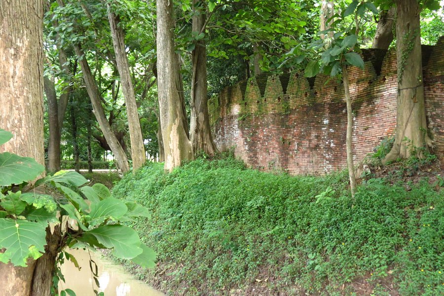 Chiang Saen - the old city walls image