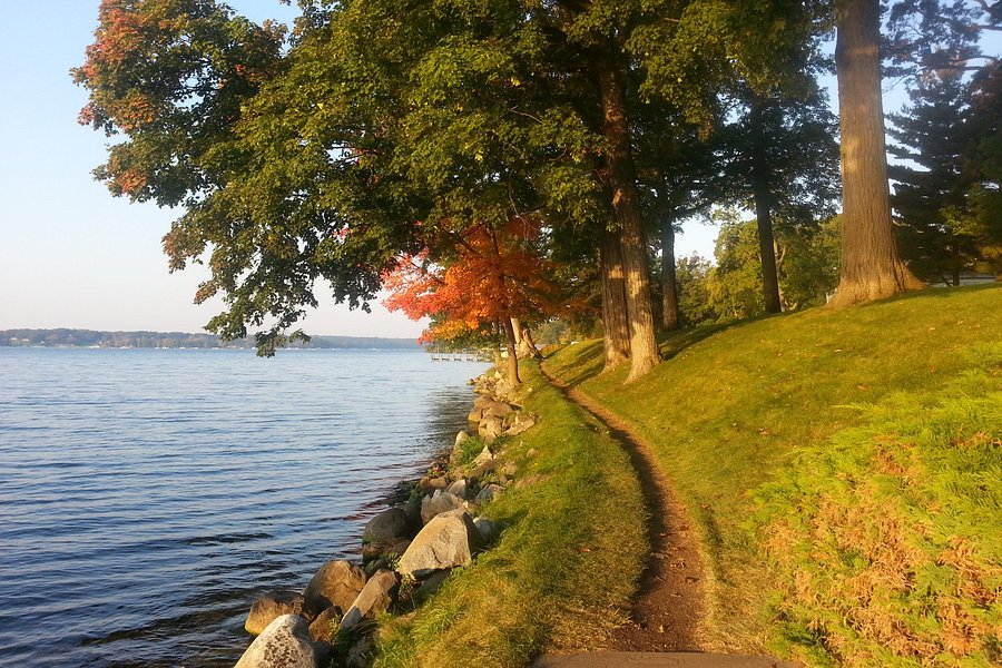 Geneva Lake Shore Path image