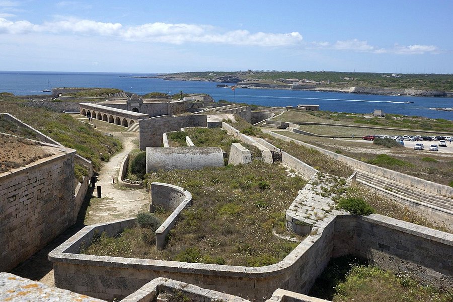 Fortaleza De Isabel II image