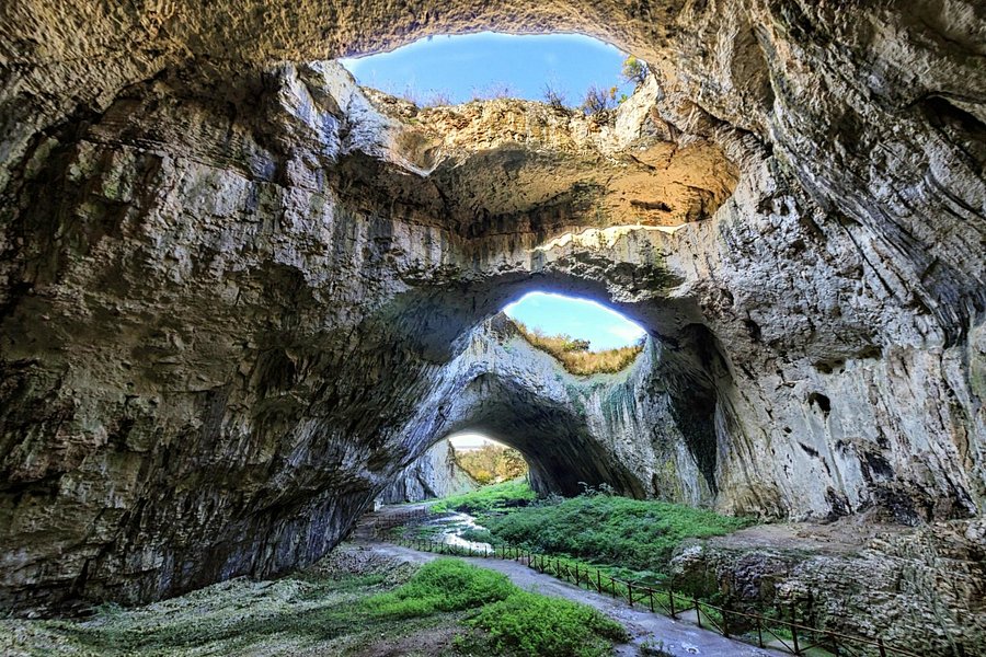 Devetashka Cave image