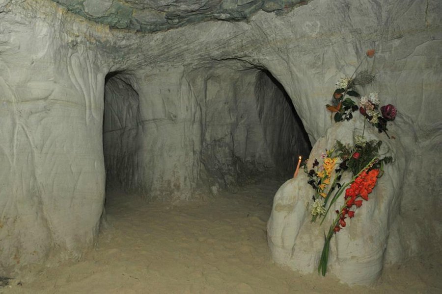 The Riezupe Sand Caves image