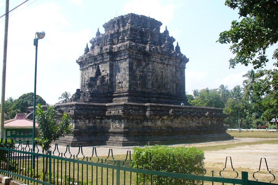 Candi Mendut (Temple) image