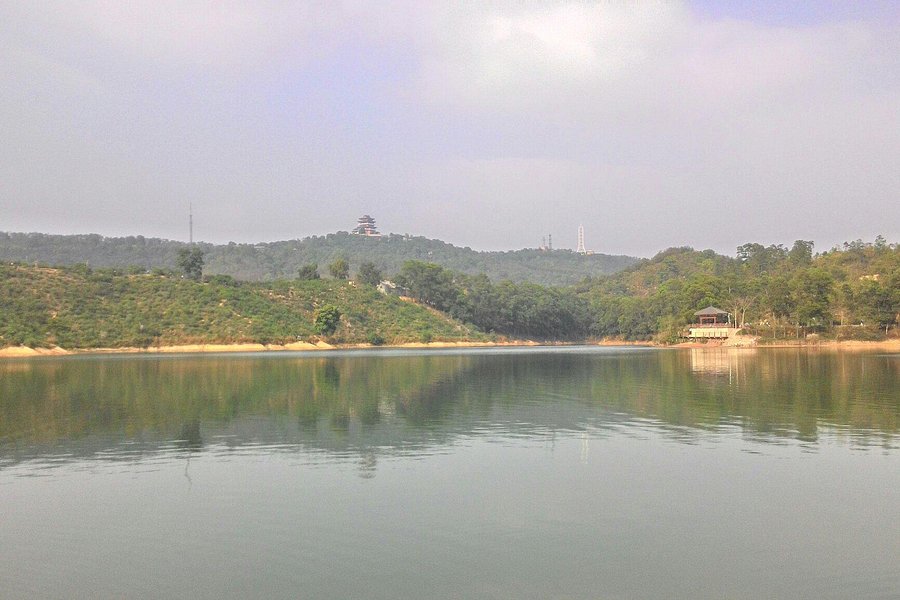 Honghua Lake Water Park image