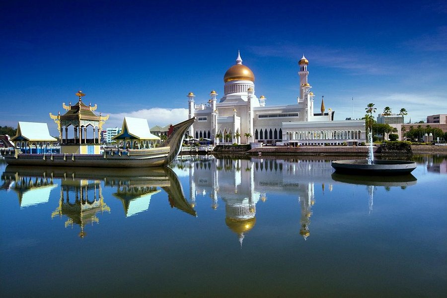 Omar Ali Saifuddien Mosque, Brunei image