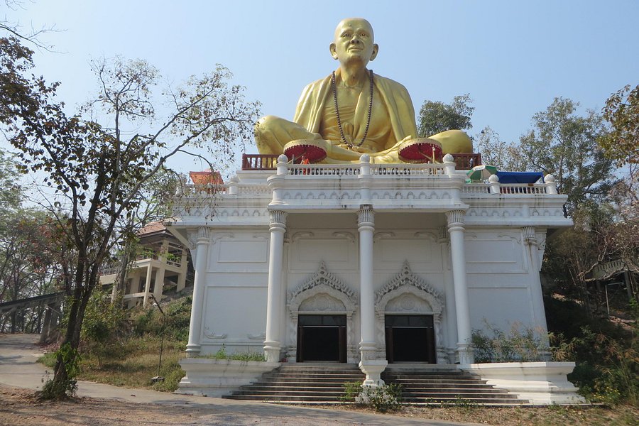 Khruba Sriwichai Monument Lamphun image