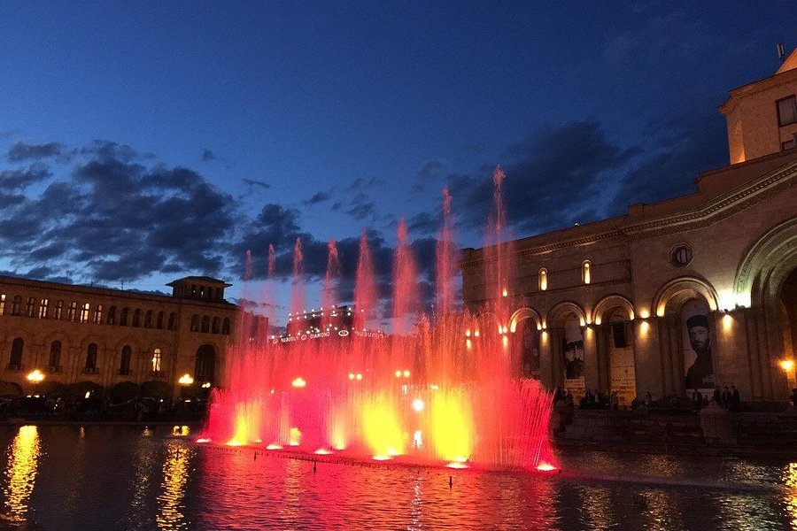 Dancing Fountains image