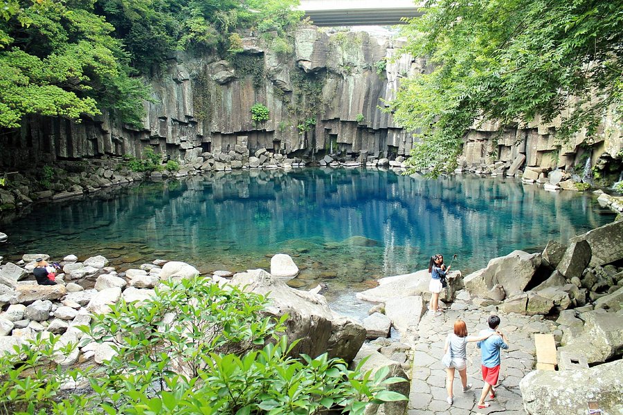 Cheonjiyeon Falls image