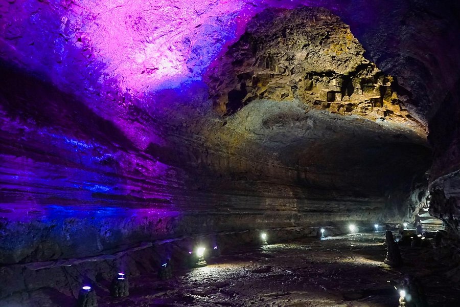 Manjanggul Cave image