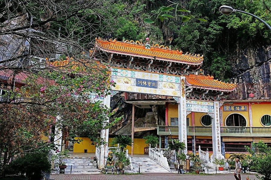 Sam Poh Tong Cave Temple image