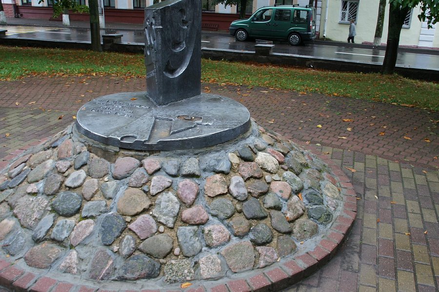 Monument to the Letter U image