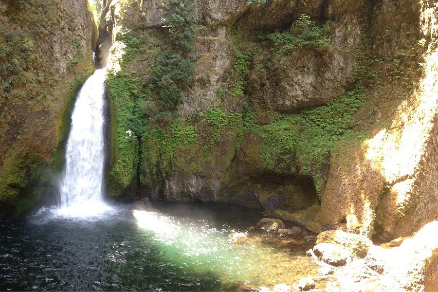Lower Punchbowl Falls image