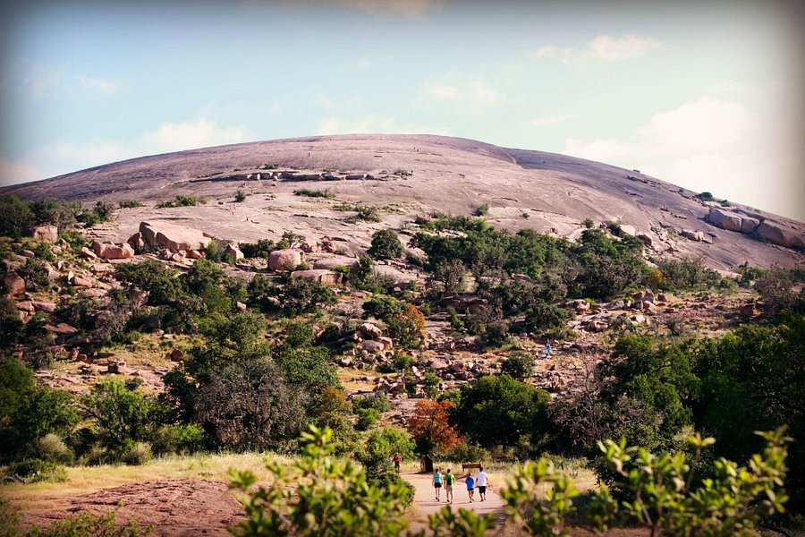 Enchanted Rock Fissure image