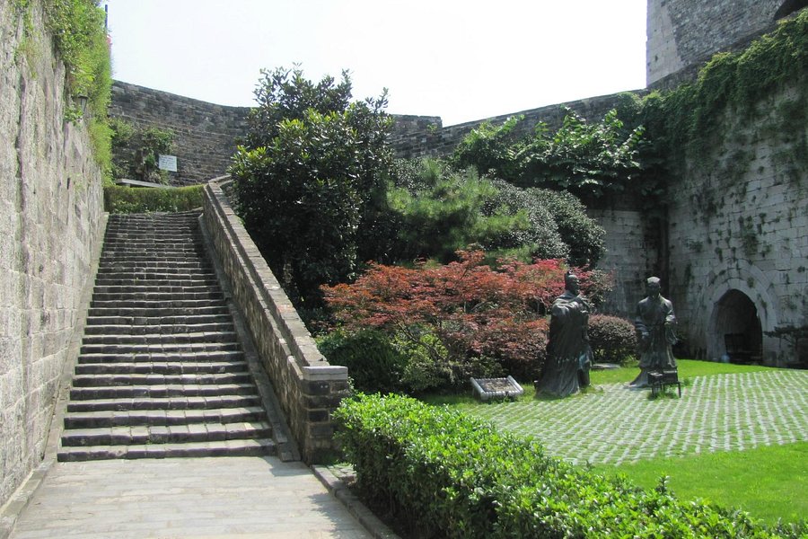 Zhonghua Gate (Zhonghuamen Castle) image