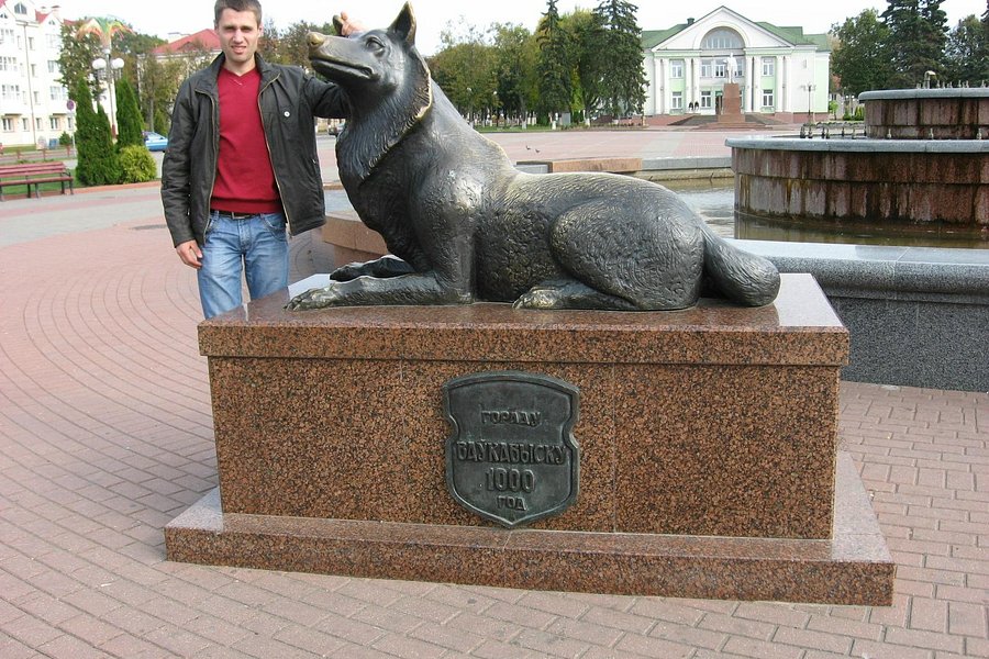 Wolf Monument image