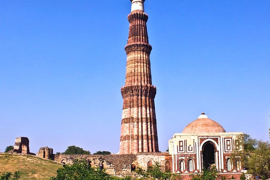 Qutub Minar image