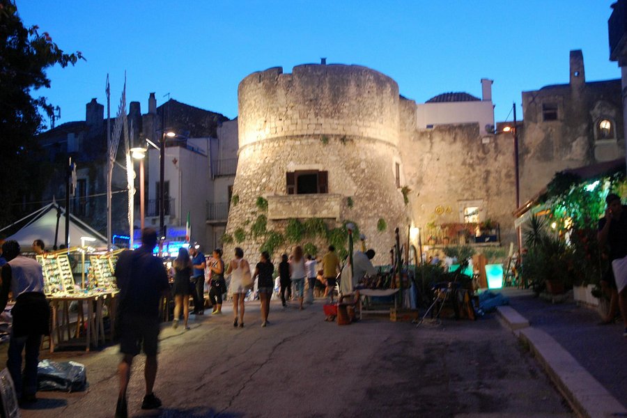 Peschici centro storico image