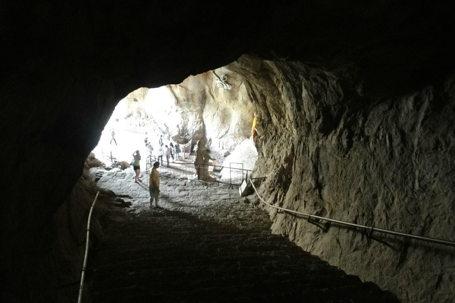Xuanyang Cave image