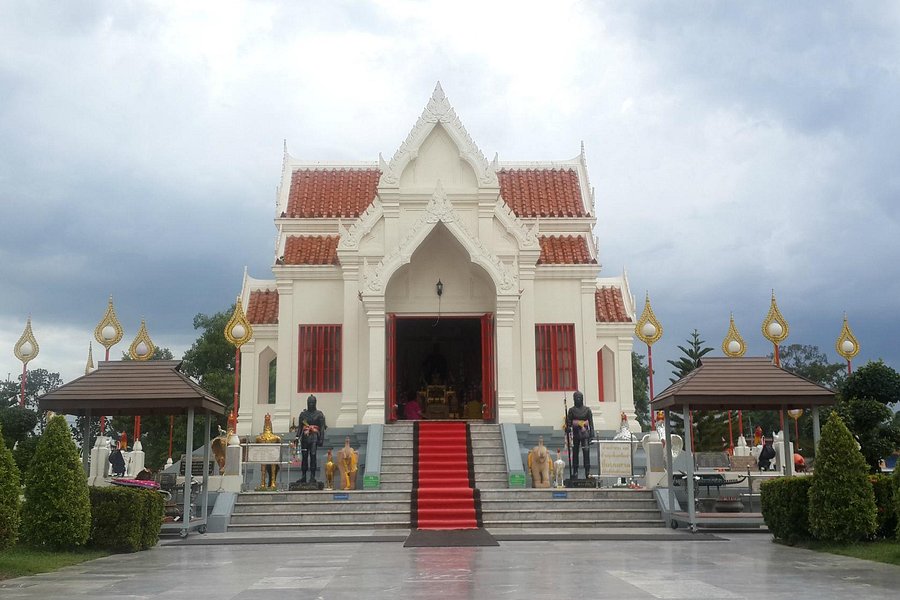 Shrine of King Naresuan the Great image