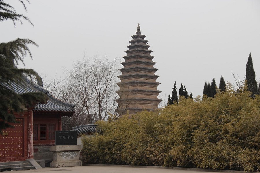 Baolun Pagoda image