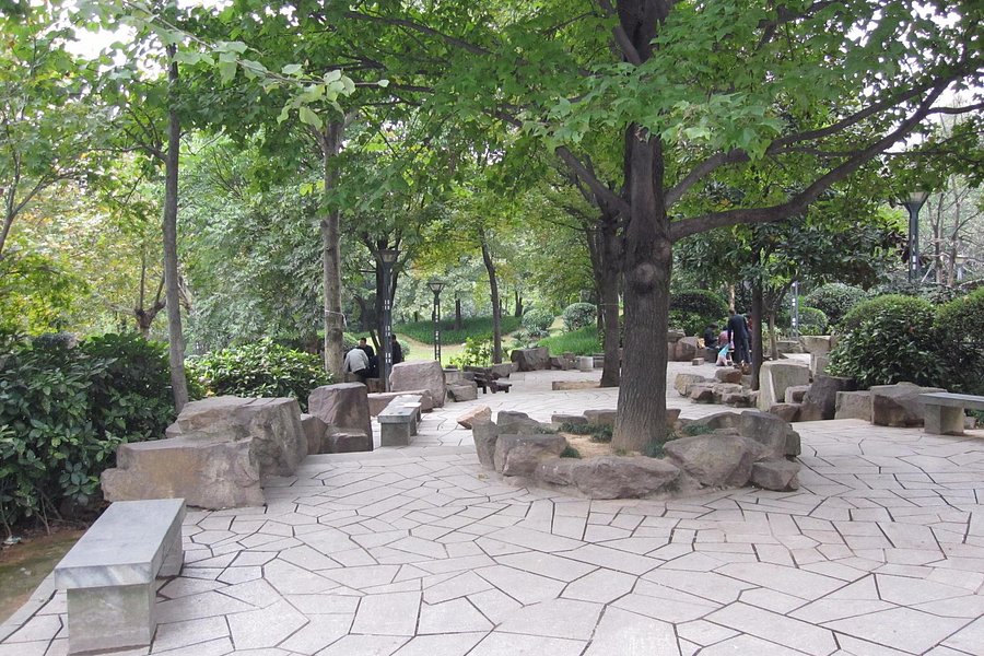 Yiwu Dutiful Son Temple Park image