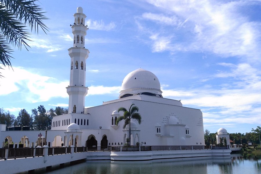 Tengku Tengah Zaharah Mosque image